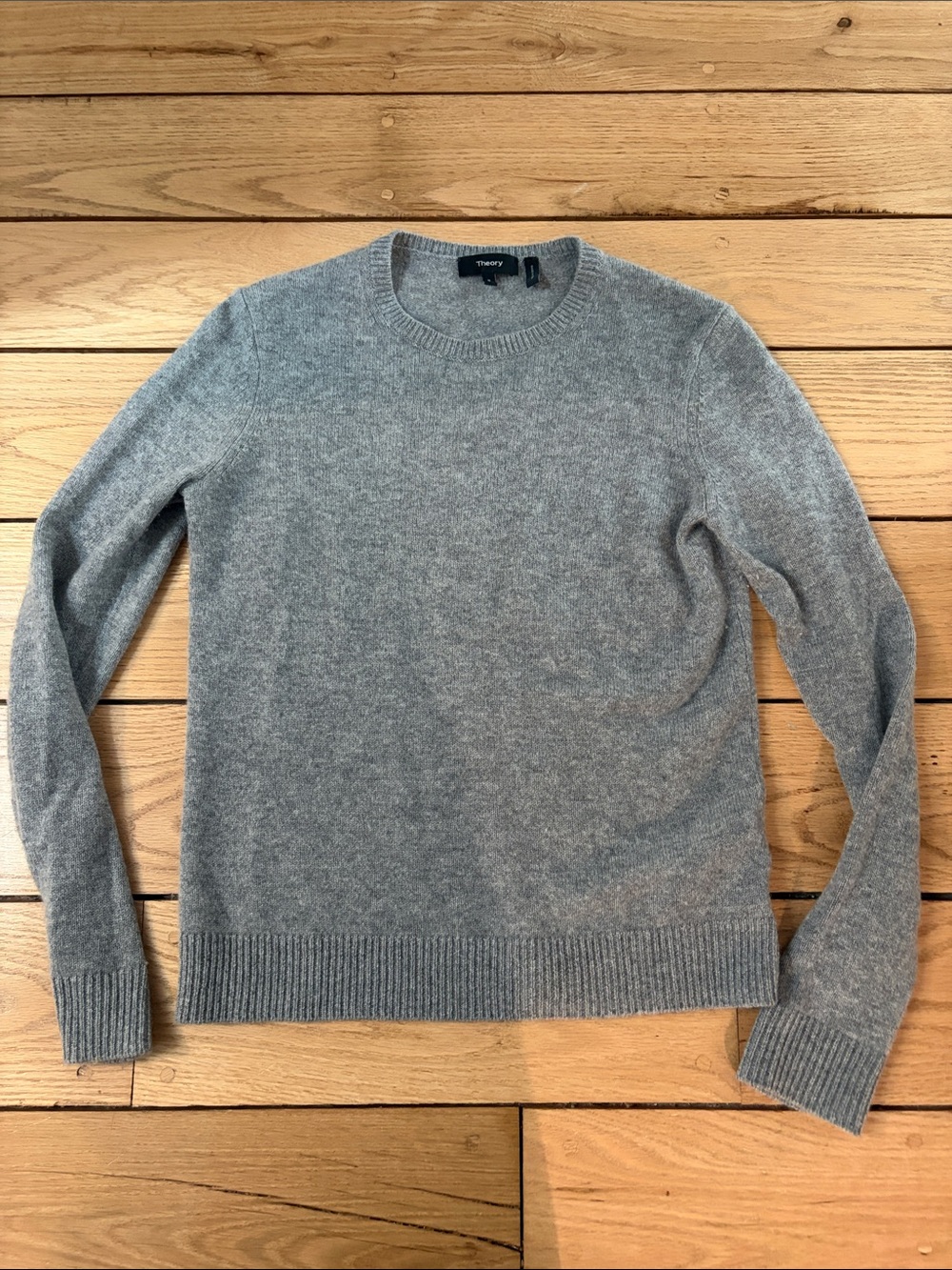 Theory Women’s Light Gray Crewneck Cashmere Sweater